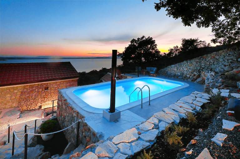 Villa with patio, garden & private pool — photo 4