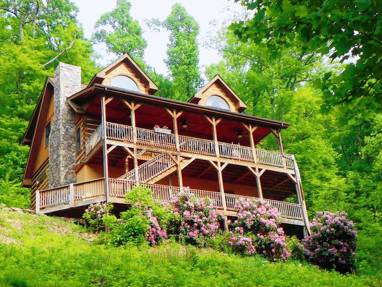 2 Cubs Cabin - Inviting cabin near Blowing Rock with hot tub, pool table, fire pit! in Boone, NC