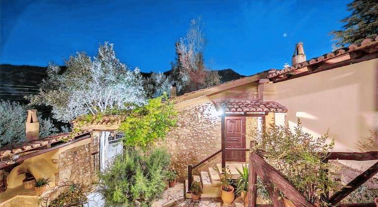 House with patio, barbecue & yard — photo 3
