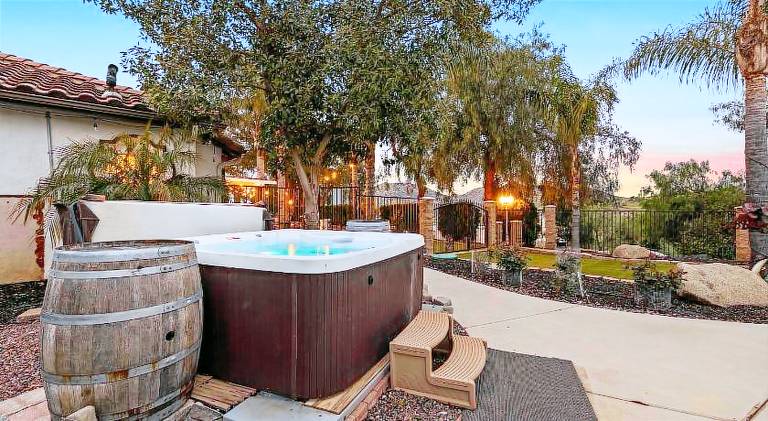 House with jacuzzi & pool | Pets are welcome — photo 5
