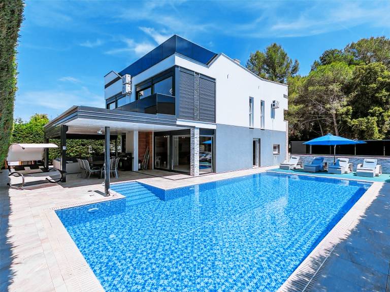 280 m&sup2; Ferienwohnung