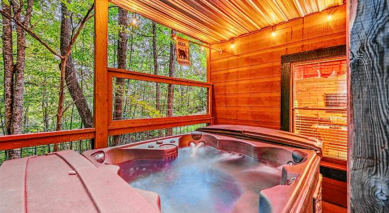 Vacation home with hot tub | Pet-friendly — photo 4
