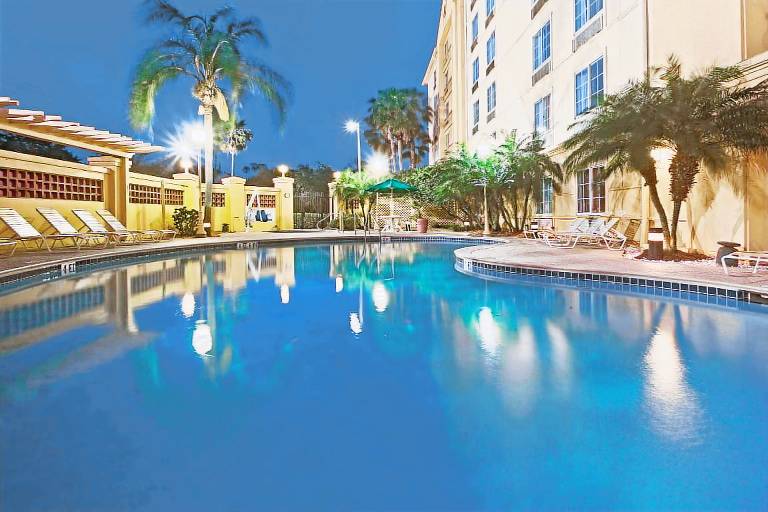La Quinta Inn & Suites by Wyndham Lakeland West — photo 2
