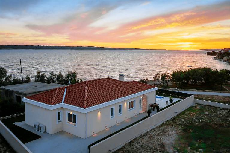Villa with patio, private pool & yard in Zadar