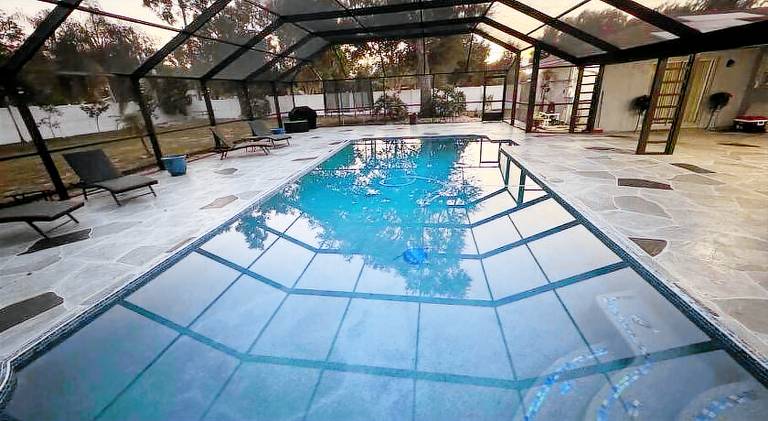 House with pool — photo 3