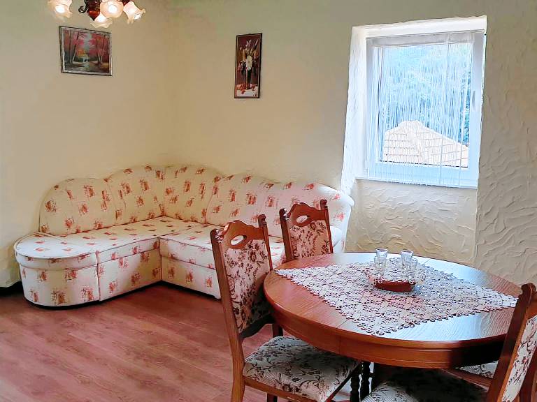 Fully equipped charming house with yard, barbecue & private pool | Garden view | Pet-friendly — photo 4