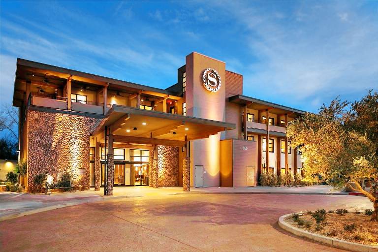 Sheraton Redding Hotel at the Sundial Bridge — photo 2