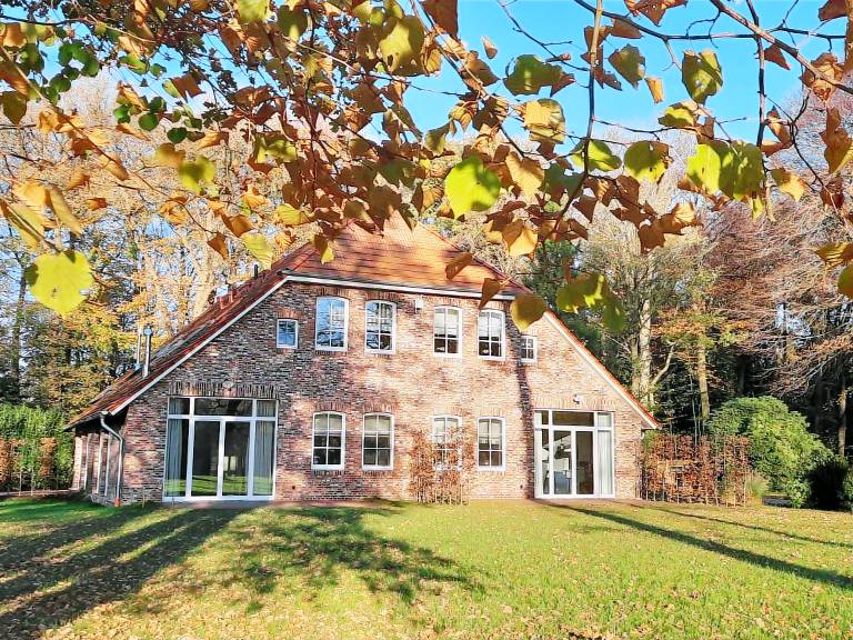 Family-friendly beautiful rental apartment with BBQ, patio & yard | Pets are welcome — photo 2