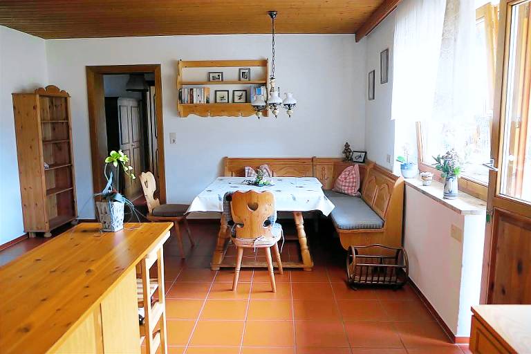 Apartment with BBQ & yard | Garden view in Laengenfeld