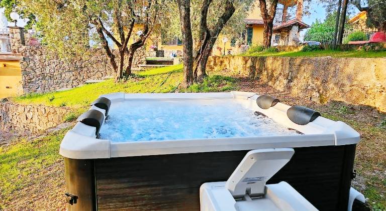Villa panoramica con Jacuzzi privata tra Firenze & Lucca, 3 camere, 4 bagni — photo 5