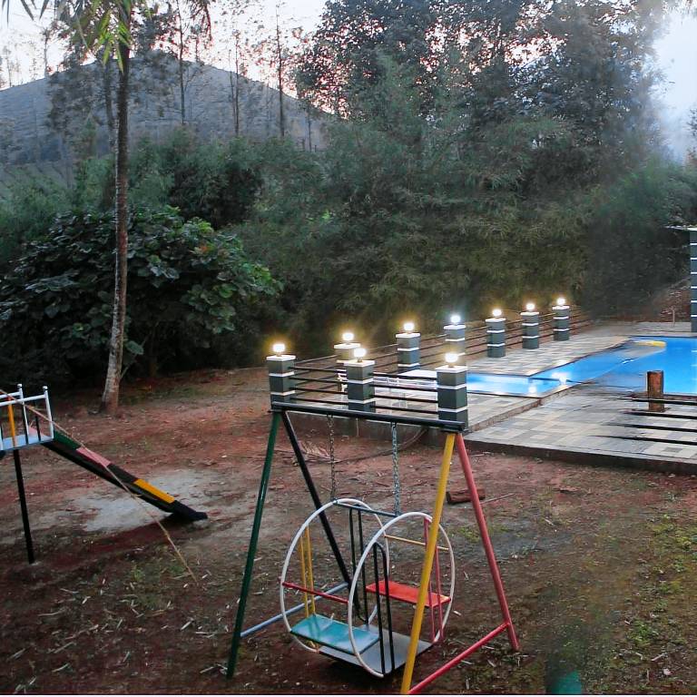 Villa with yard & pool — photo 5