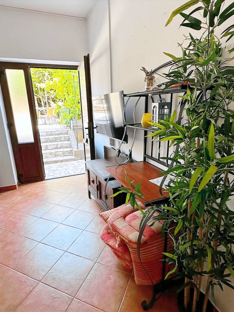Apartment with terrace — photo 5