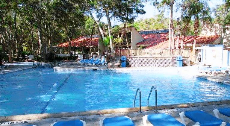 House with pool — photo 3