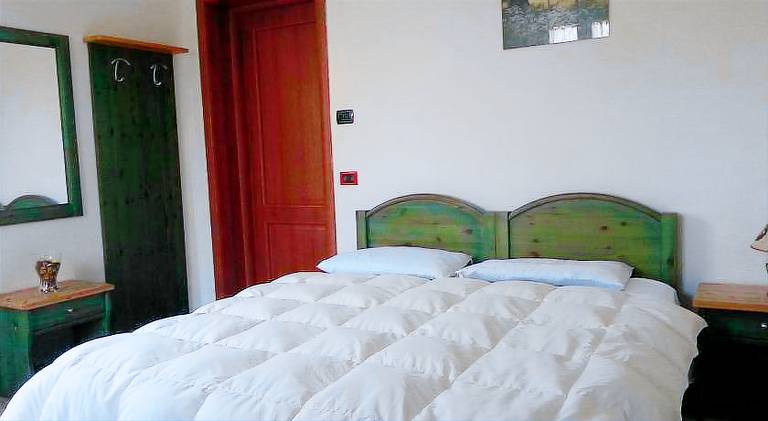 Serviced apartment with patio & garden — photo 2