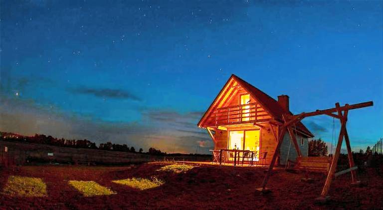 Lodge with garden, hot tub & private pool | Pets allowed — photo 3