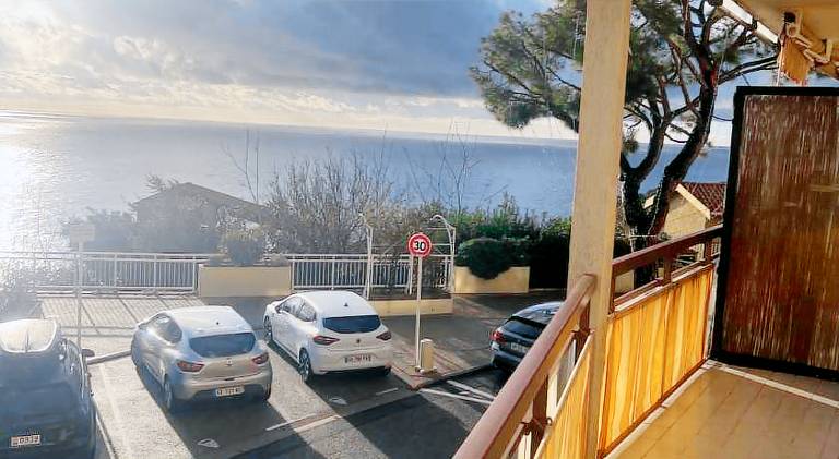 Apartment with terrace — photo 2