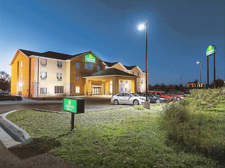 La Quinta Inn & Suites by Wyndham Glendive — photo 4