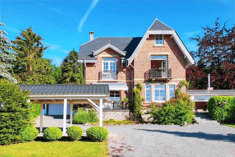 Villa with pool, yard & patio in Durbuy
