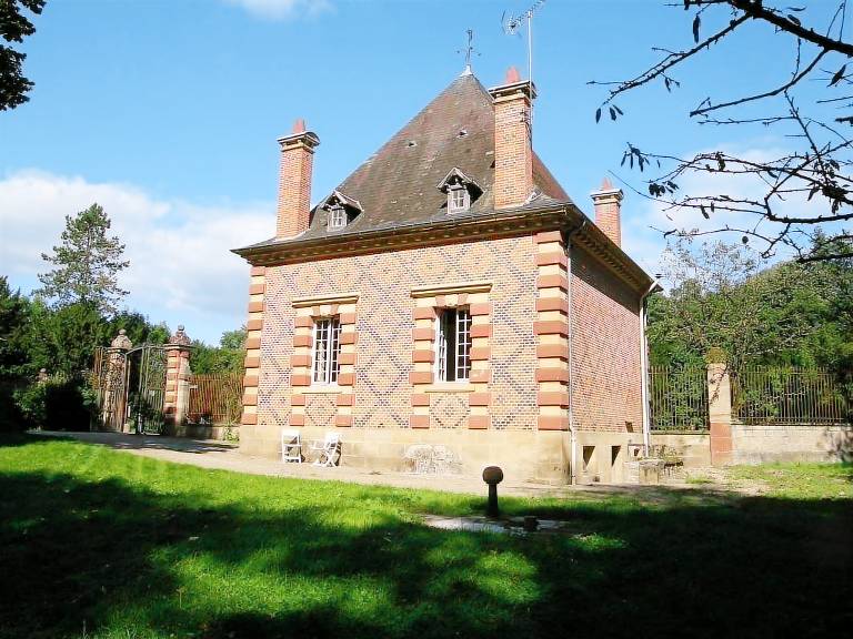 Spacious gite with garden & grill | Pets allowed in Moulins