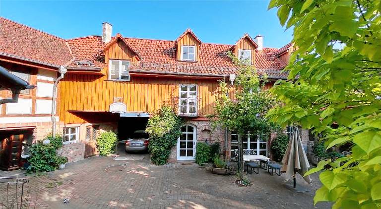 Beautiful apartment with yard, sauna & jacuzzi | Perfect for remote work | Pets allowed — photo 3