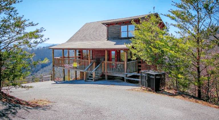 Big house with hot tub | Pets are welcome — photo 4
