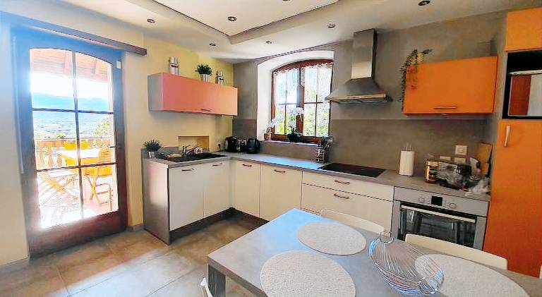 Fully equipped beautiful villa with yard, BBQ & hot tub | Suitable for remote work | Pets are welcome — photo 4