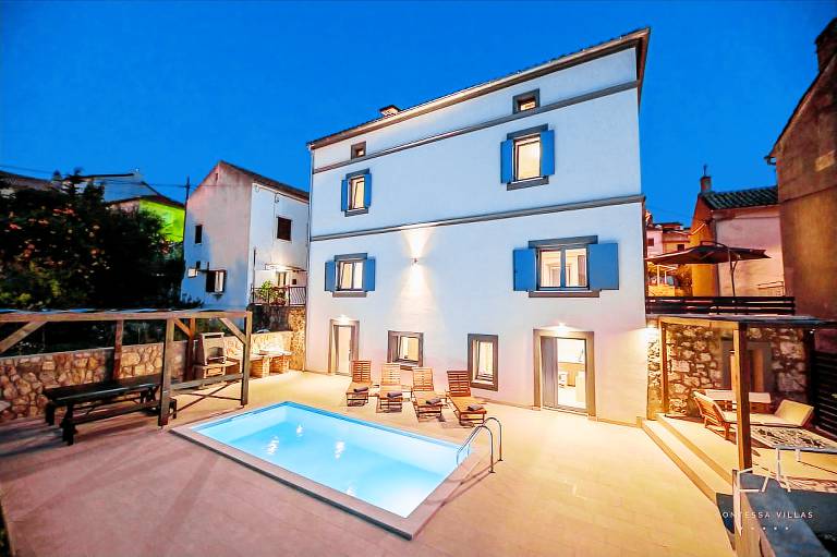 Villa with pool, hot tub & terrace | Sea view in Omisalj