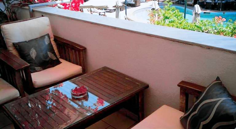 Serviced apartment with patio, pool & sauna | Pets are welcome — photo 4
