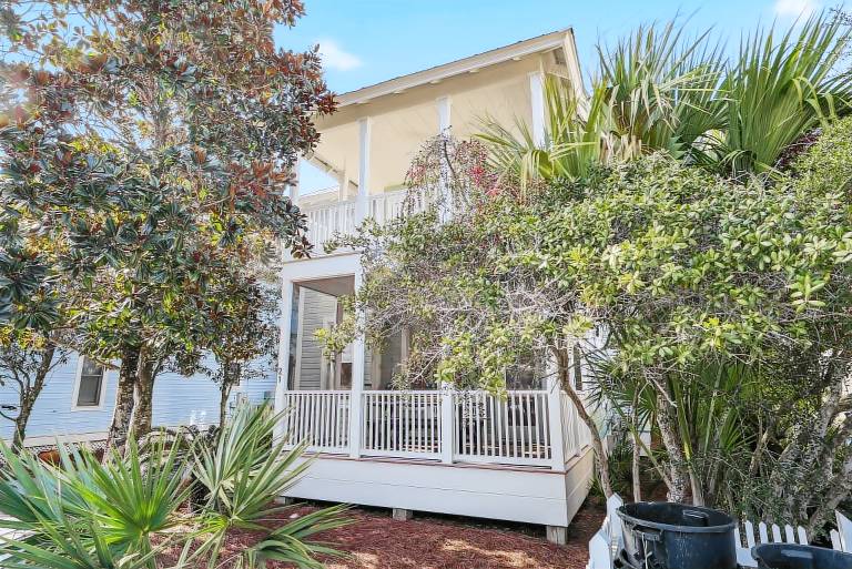 House with pool & grill in Seaside, FL