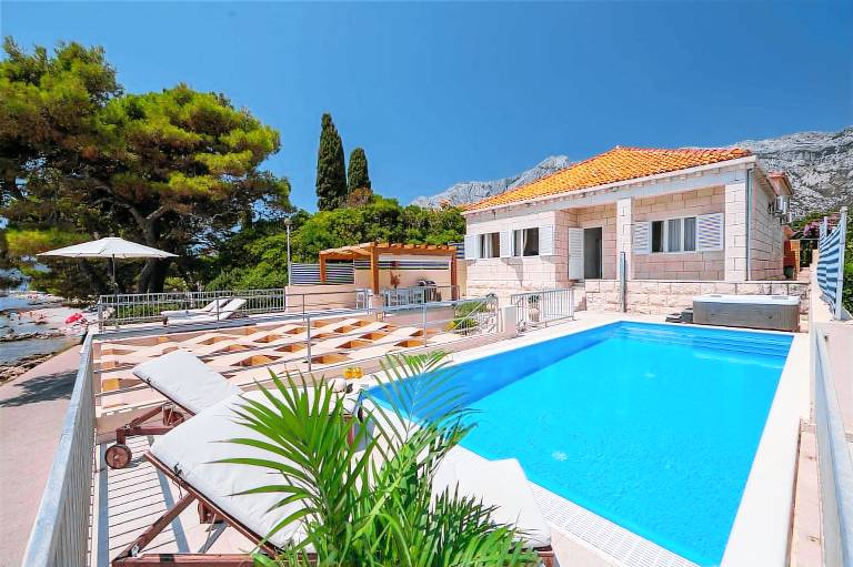 Beachvilla AdriaStone with Pool and Jacuzzi — photo 3