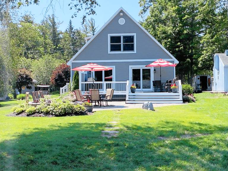 Burt Lake, MI Vacation Rentals from 134 HomeToGo