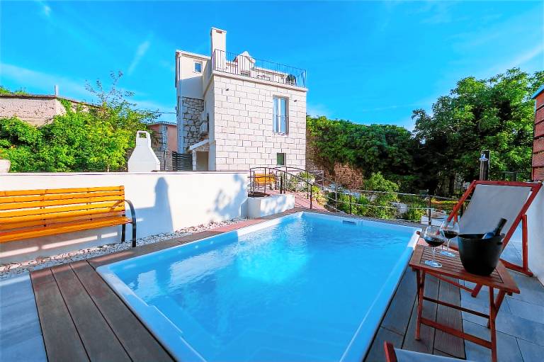 Villa with yard, terrace & pool | Mountain view in Tucepi
