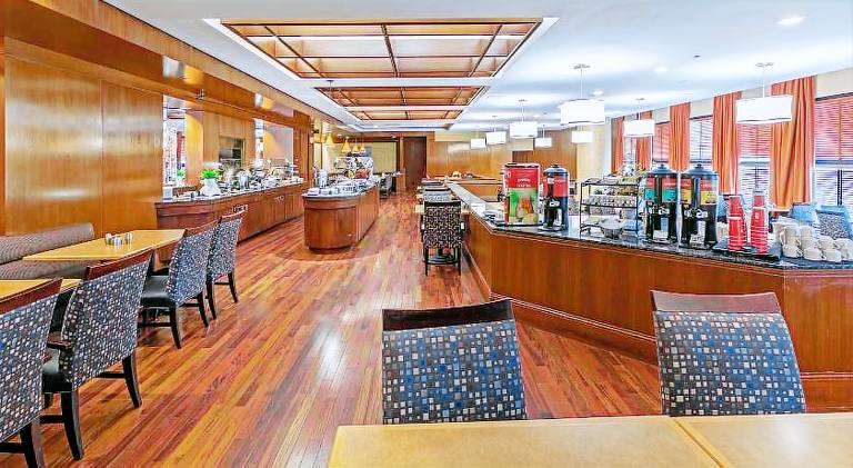 DoubleTree by Hilton Tulsa - Warren Place — photo 4