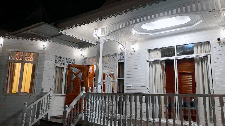 Villa with barbecue, garden & patio — photo 3