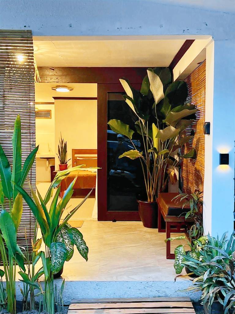 Vacation home with yard & patio | Beach nearby | Suitable for remote work | Pets allowed — photo 4