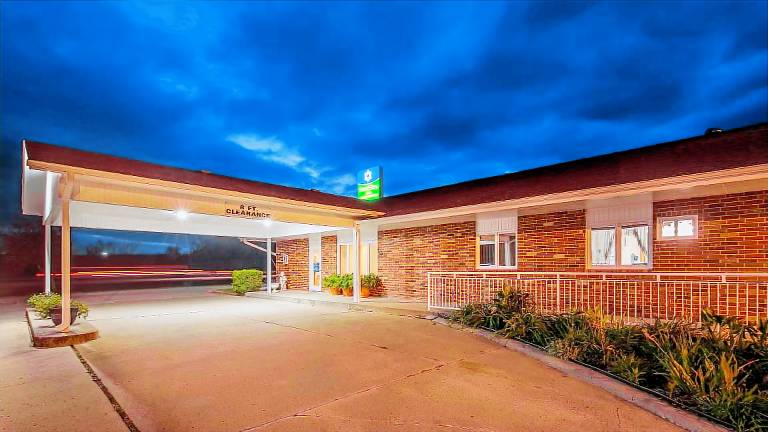 SureStay by Best Western Cameron — photo 5