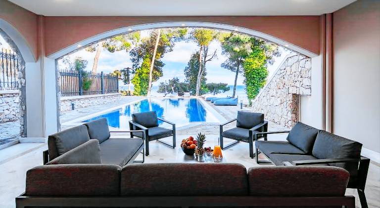 Villa with pool — photo 3