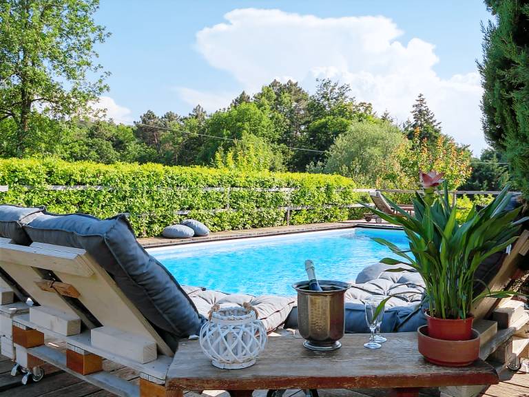 House with BBQ, private pool & garden | Perfect for remote work — photo 3