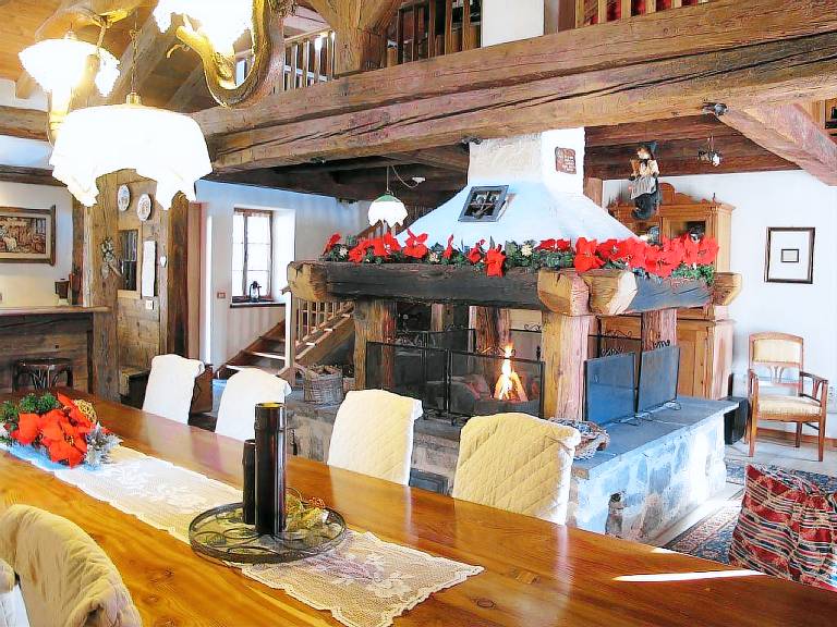 Chalet with patio, yard & barbeque — photo 3