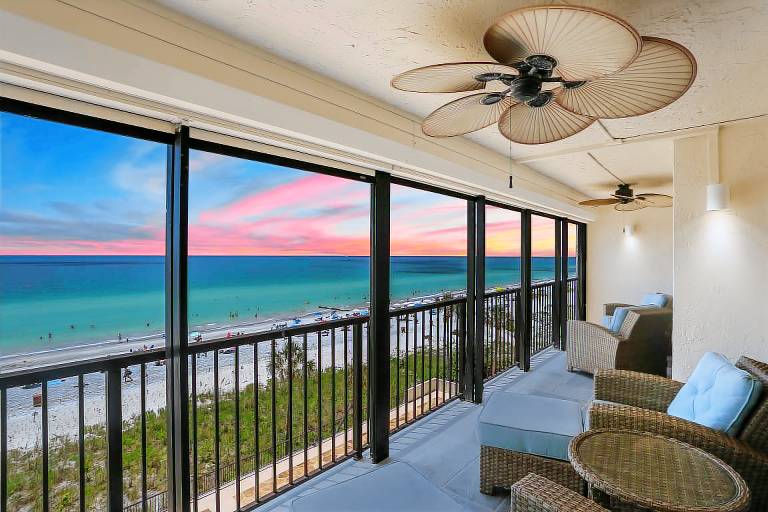 Luxury condo directly on the beach Ocean Sands 606