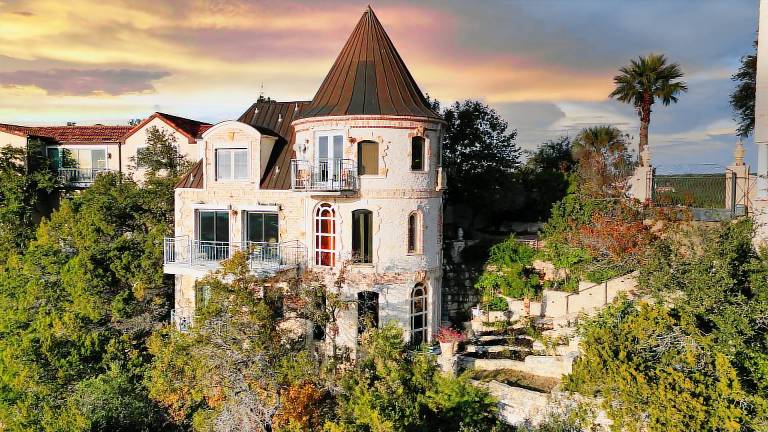 Apartment  Marshall Ford