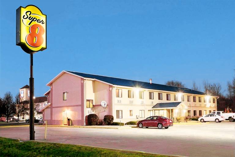 Super 8 By Wyndham Danville in Vermilion, AB