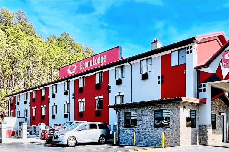 Econo Lodge Cartersville-Emerson Lake Point in Cartersville, GA