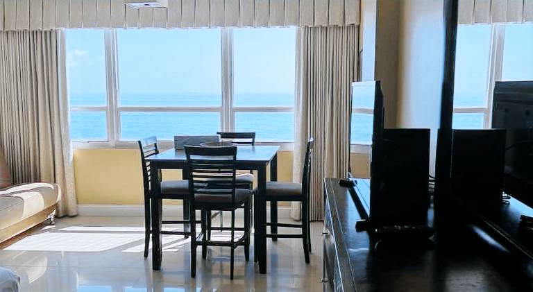 Serviced apartment with pool, jacuzzi & sauna | Beach nearby | Dogs allowed in Miami Beach, FL