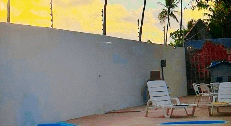 Vacation home with pool — photo 4