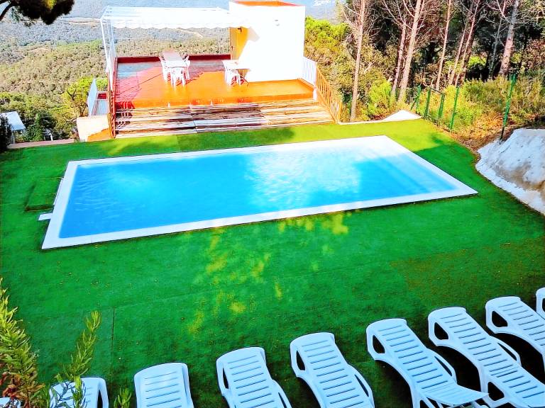House with yard, private pool & grill — photo 2