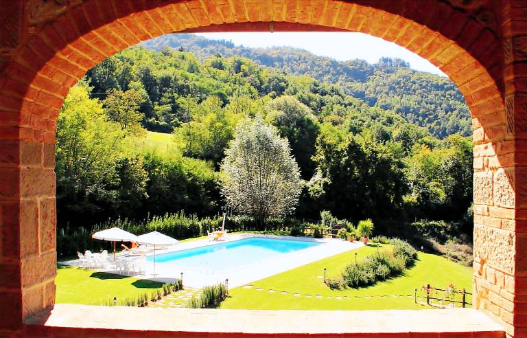 Resort with pool, BBQ & garden | Pets allowed — photo 3