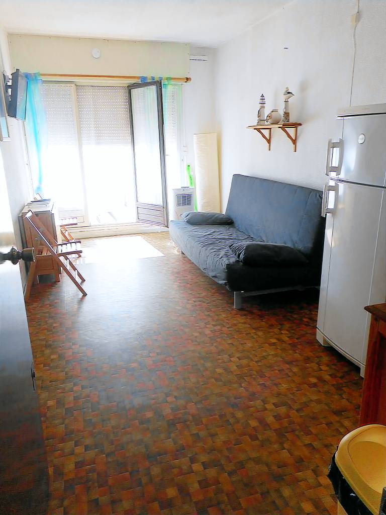 Rental apartment with patio — photo 2