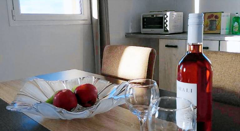 Holiday apartment with private pool, patio & yard — photo 5