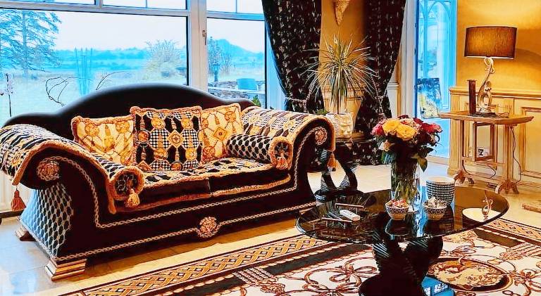 FINN VILLAGE - Loch Lomond Villa - THE JUNGLE ROOM with a PRIVATE HOT TUB — photo 2
